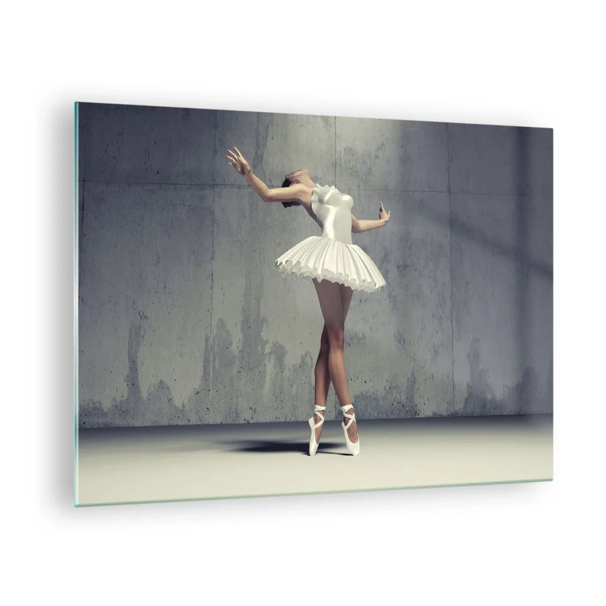 Cuadro sobre vidrio - Impresiones sobre Vidrio - Una bailarina con un vestido blanco frente a una pared sin rematar - 70x50cm - Ligero como un pájaro - Decoración de pared moderna para salón y dormitorio ARTTOR