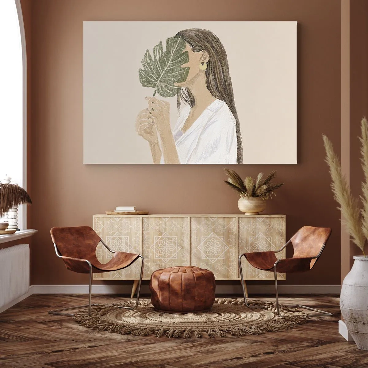 Cuadro sobre lienzo - Impresión de Imagen - Retrato de una mujer con una hoja de monstera sobre un fondo beige. - 70x50cm - Retrato misterioso con un abanico - Decoración de pared moderna para salón y dormitorio ARTTOR