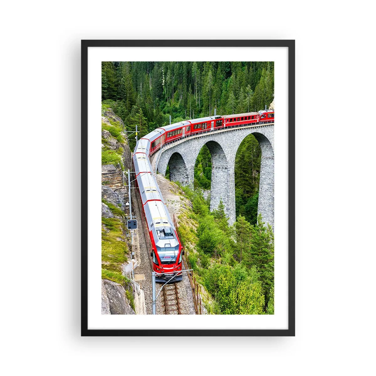 Póster en marco negro - Un tren rojo en un viaducto rodeado de un bosque verde. - 50x70cm - Atravesando las montañas - Decoración de pared moderna para salón y dormitorio ARTTOR