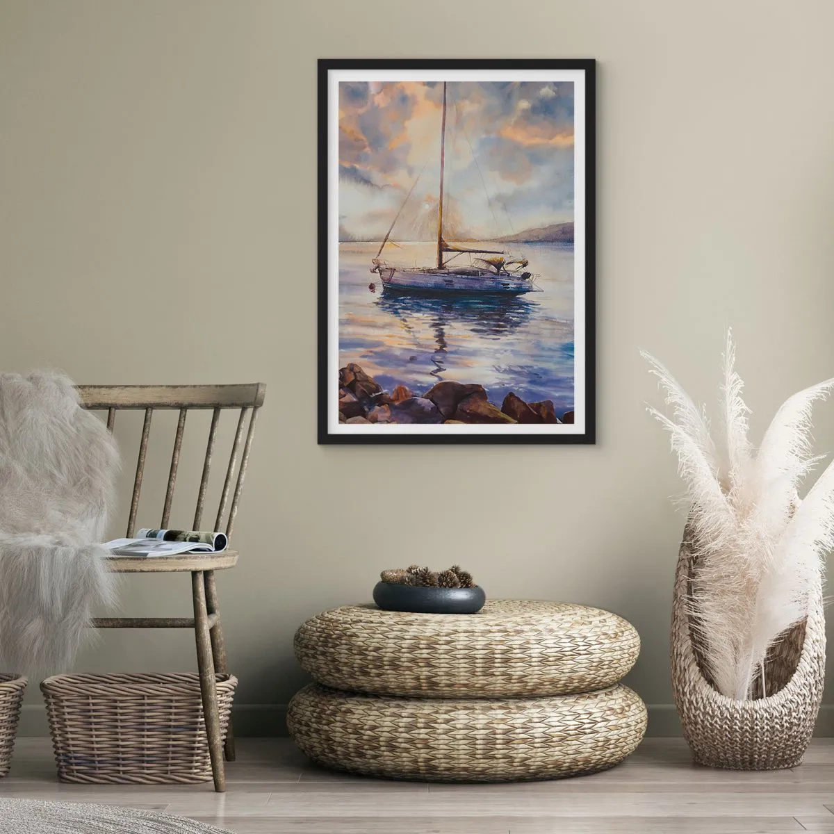 Póster en marco negro - Un velero en aguas tranquilas a la luz del atardecer. - 50x70cm - Atardecer en la bahía - Decoración de pared moderna para salón y dormitorio ARTTOR