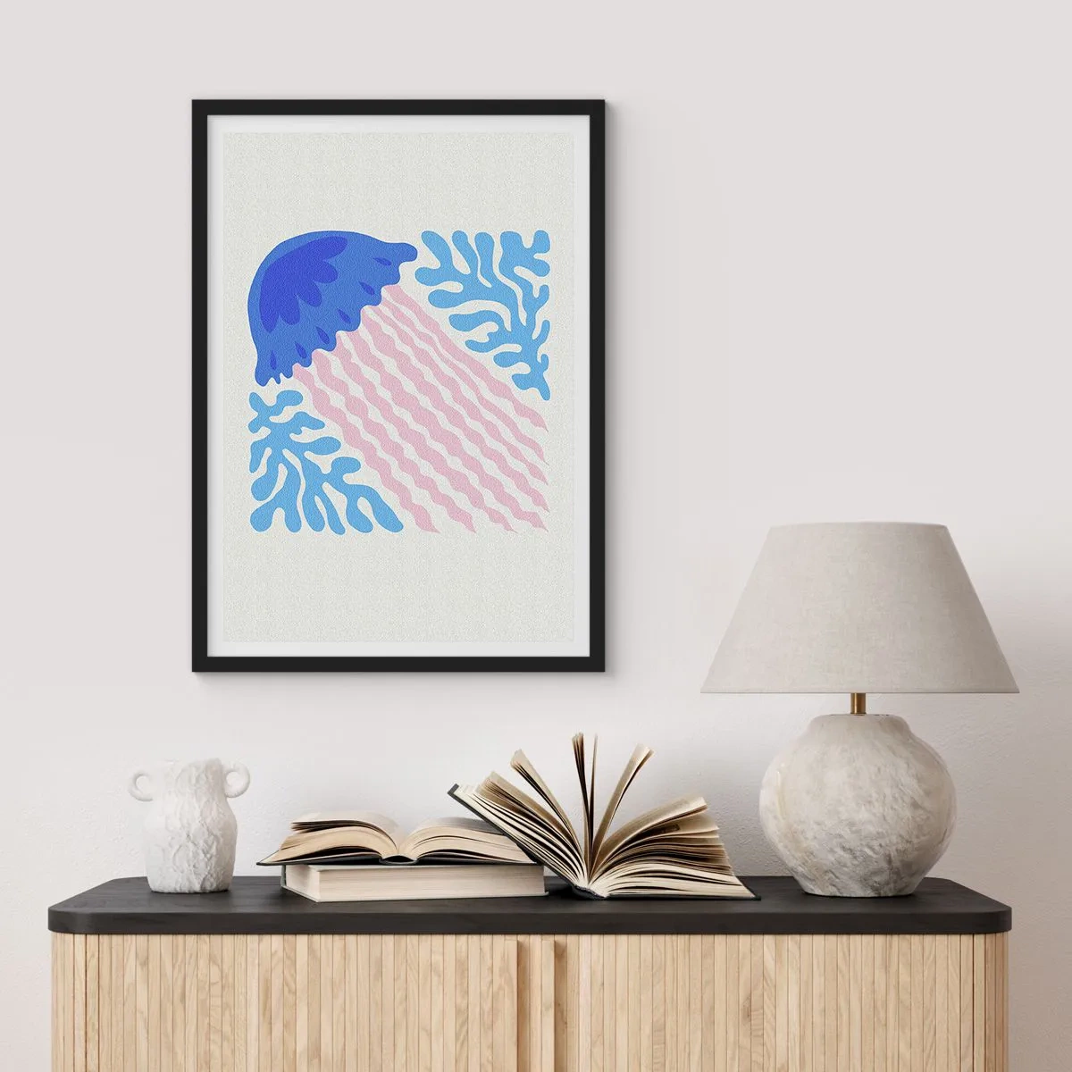 Póster en marco negro - Medusas estilizadas rodeadas de vegetación submarina. - 50x70cm - Como de otro mundo - Decoración de pared moderna para salón y dormitorio ARTTOR