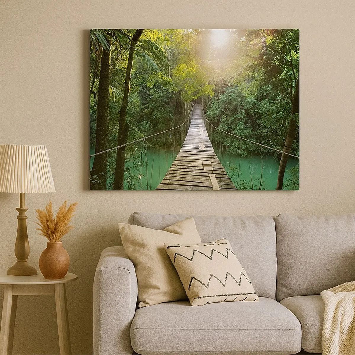 Cuadro sobre lienzo - Impresión de Imagen - Un puente colgante en un bosque tropical iluminado por la luz del sol. - 70x50cm - Sobre el agua azul hacia el bosque - Decoración de pared moderna para salón y dormitorio ARTTOR