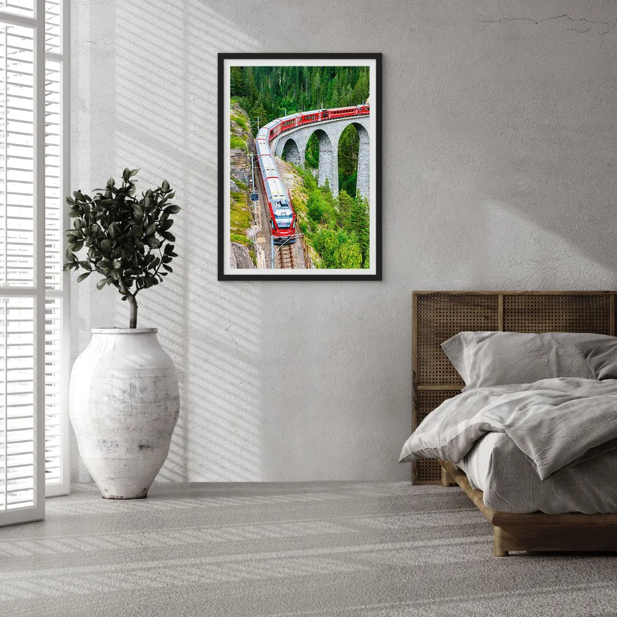 Póster en marco negro - Un tren rojo en un viaducto rodeado de un bosque verde. - 50x70cm - Atravesando las montañas - Decoración de pared moderna para salón y dormitorio ARTTOR