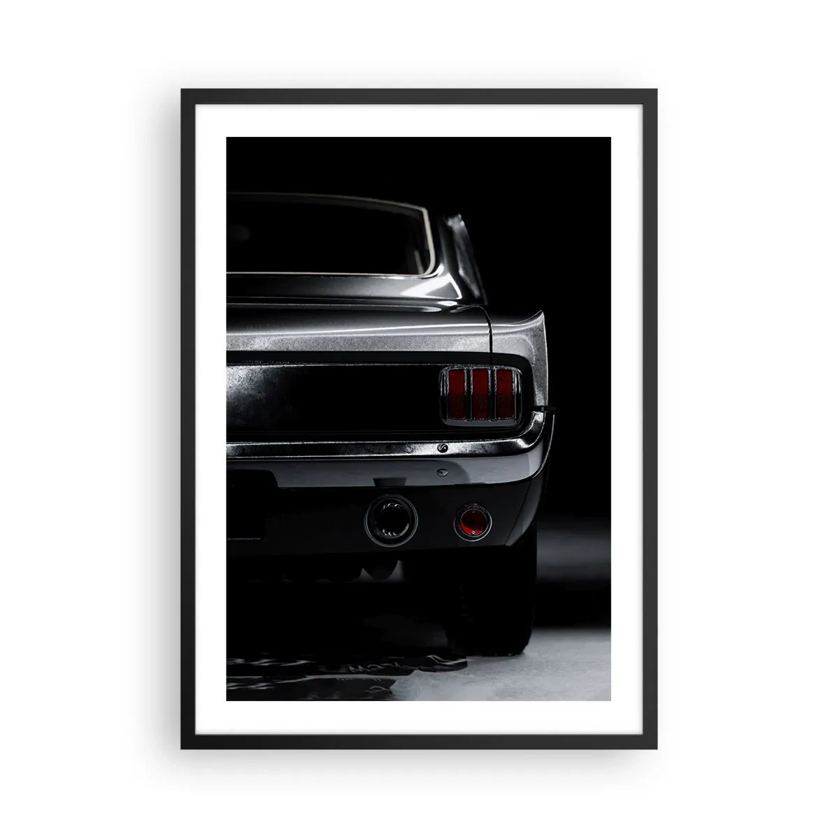 Póster en marco negro - Una versión elegante de la parte trasera de un coche clásico. - 50x70cm - El encanto de los clásicos - Decoración de pared moderna para salón y dormitorio ARTTOR