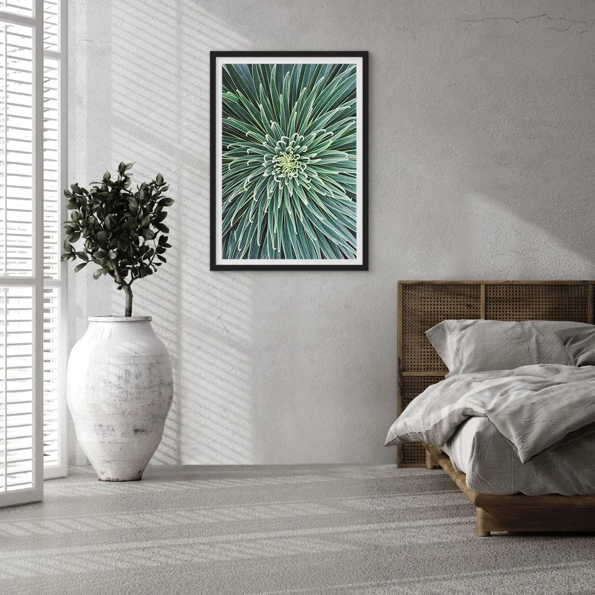 Póster en marco negro - Un primer plano de una planta verde con hojas simétricas. - 50x70cm - El nacimiento de una estrella - Decoración de pared moderna para salón y dormitorio ARTTOR