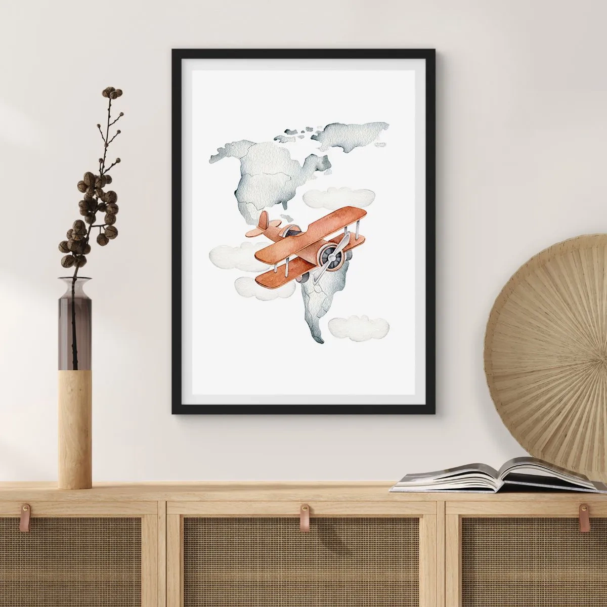 Póster en marco negro - Un biplano sobre un mapa del mundo en las nubes. - 50x70cm - Con espíritu pionero - Decoración de pared moderna para salón y dormitorio ARTTOR