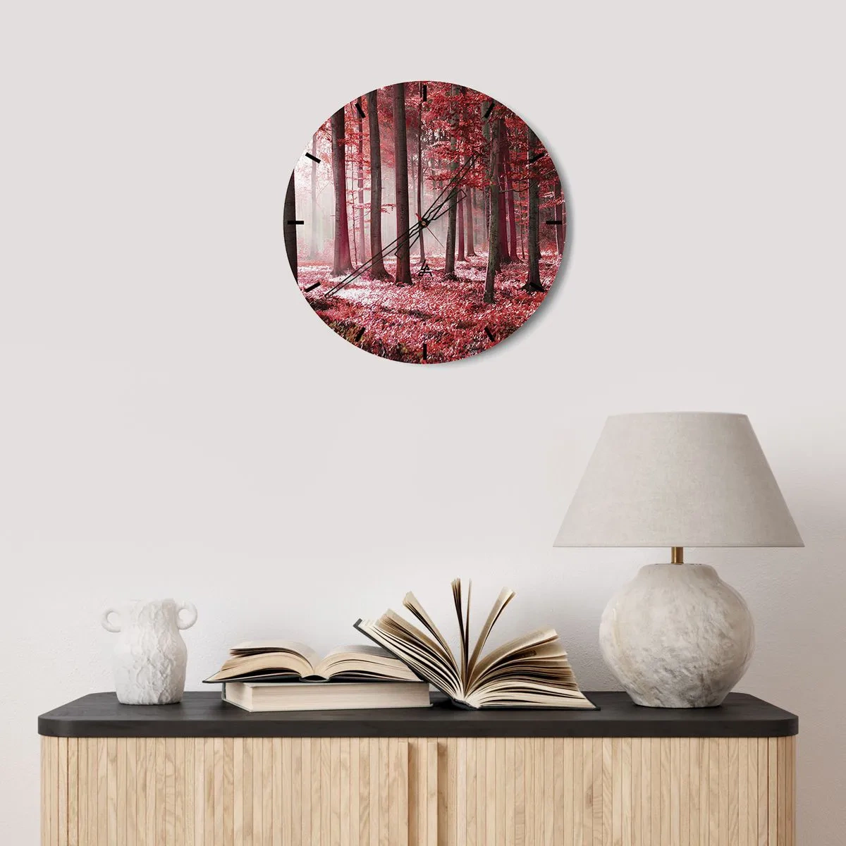 Reloj de pared - Reloj de vidrio - Un pintoresco bosque en tonos rojos a la luz de la mañana. - 30x30cm - Rojo como el que más - Decoración de pared moderna para salón, cocina y dormitorio ARTTOR