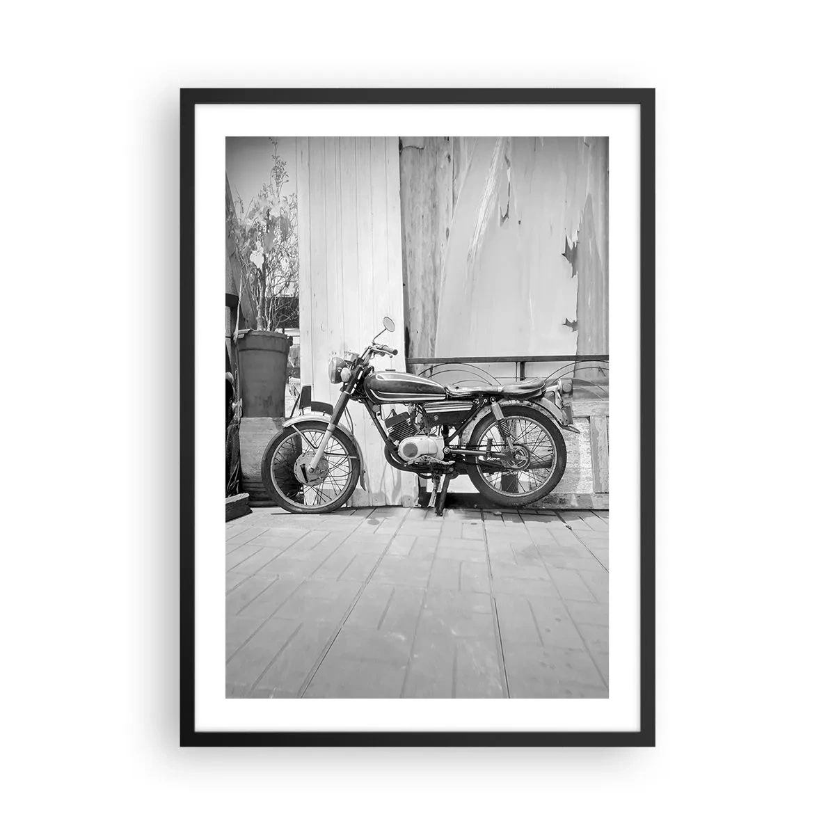Póster en marco negro - Motocicleta retro contra una pared de madera. - 50x70cm - Los clásicos por encima de todo - Decoración de pared moderna para salón y dormitorio ARTTOR