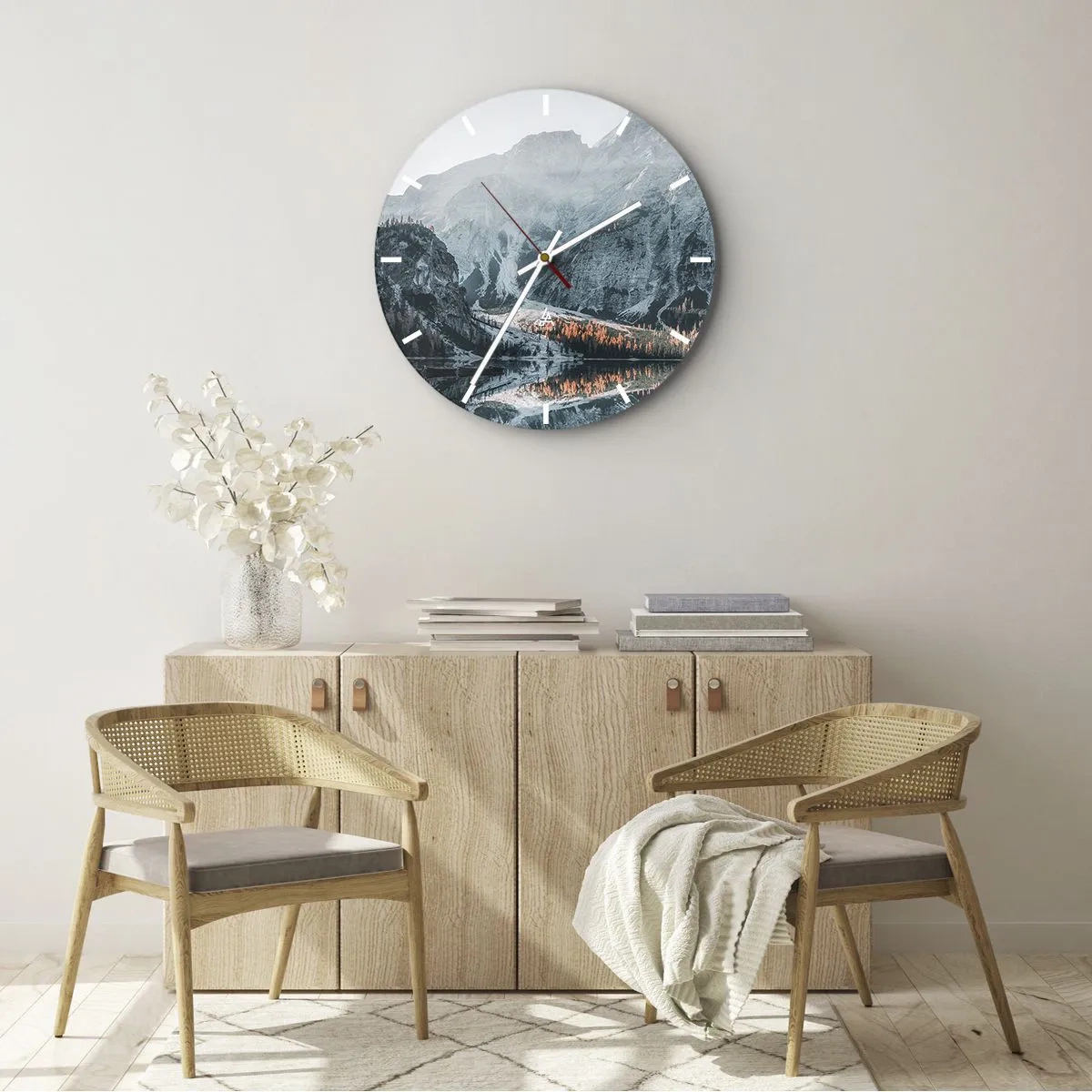 Reloj de pared - Reloj de vidrio - Un paisaje de montaña reflejado en la superficie de un lago tranquilo. - 30x30cm - Paisaje en el espejo - Decoración de pared moderna para salón, cocina y dormitorio ARTTOR