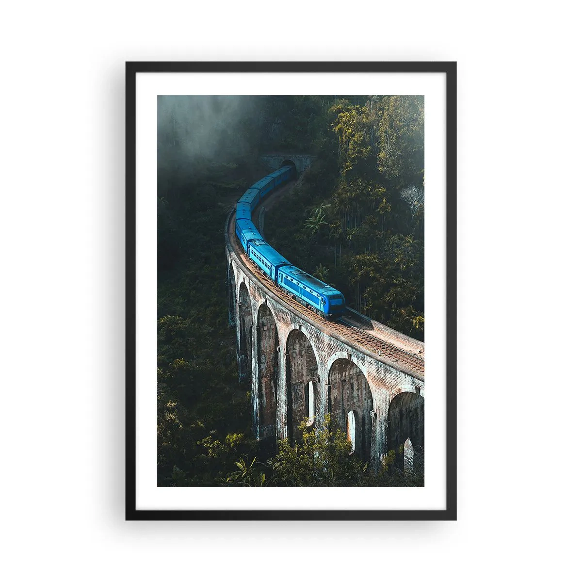 Póster en marco negro - Un tren azul pasando por un pintoresco viaducto. - 50x70cm - Vías sobre la naturaleza - Decoración de pared moderna para salón y dormitorio ARTTOR