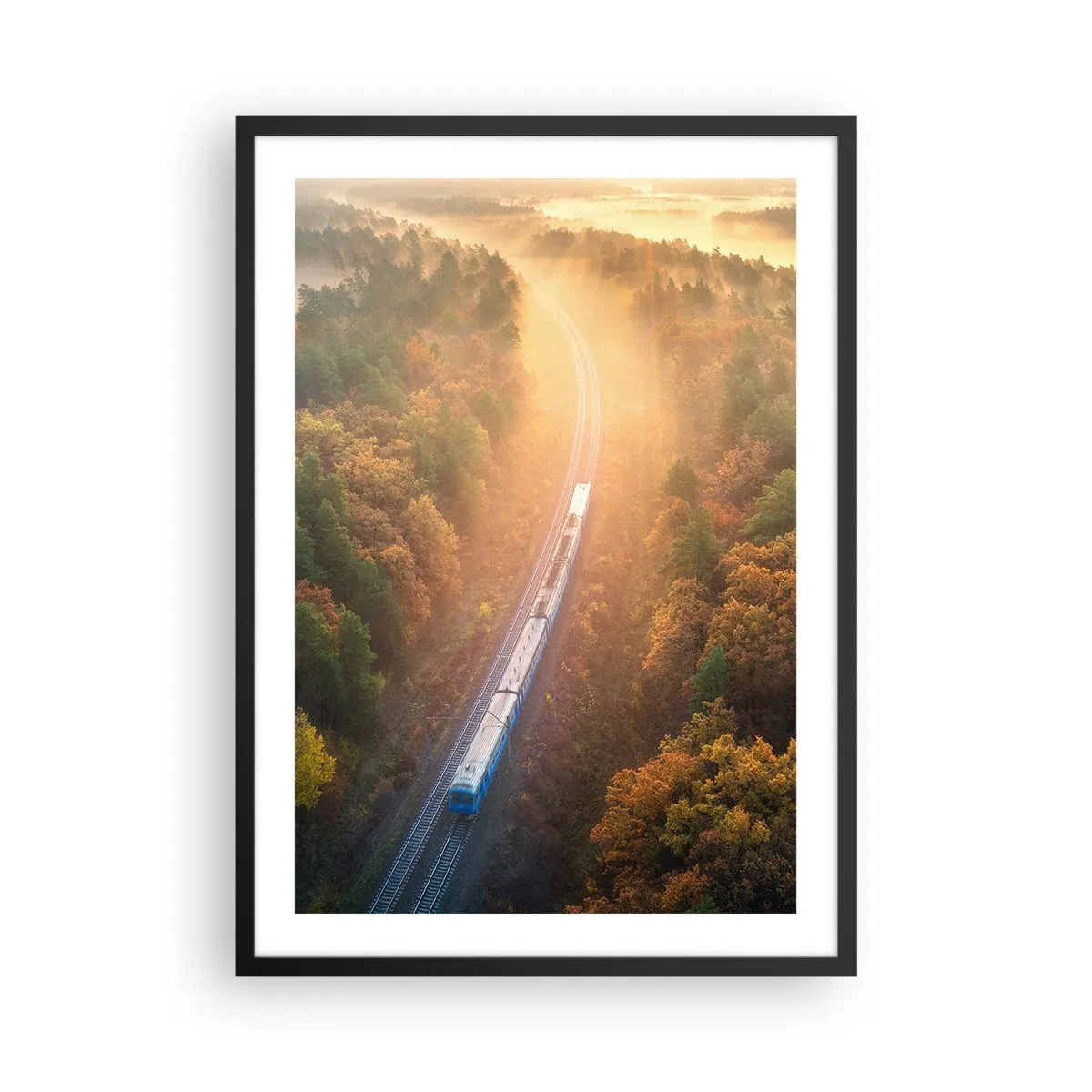 Póster en marco negro - Un tren viajando a través de un bosque otoñal bajo los rayos del sol naciente. - 50x70cm - Un viaje otoñal - Decoración de pared moderna para salón y dormitorio ARTTOR