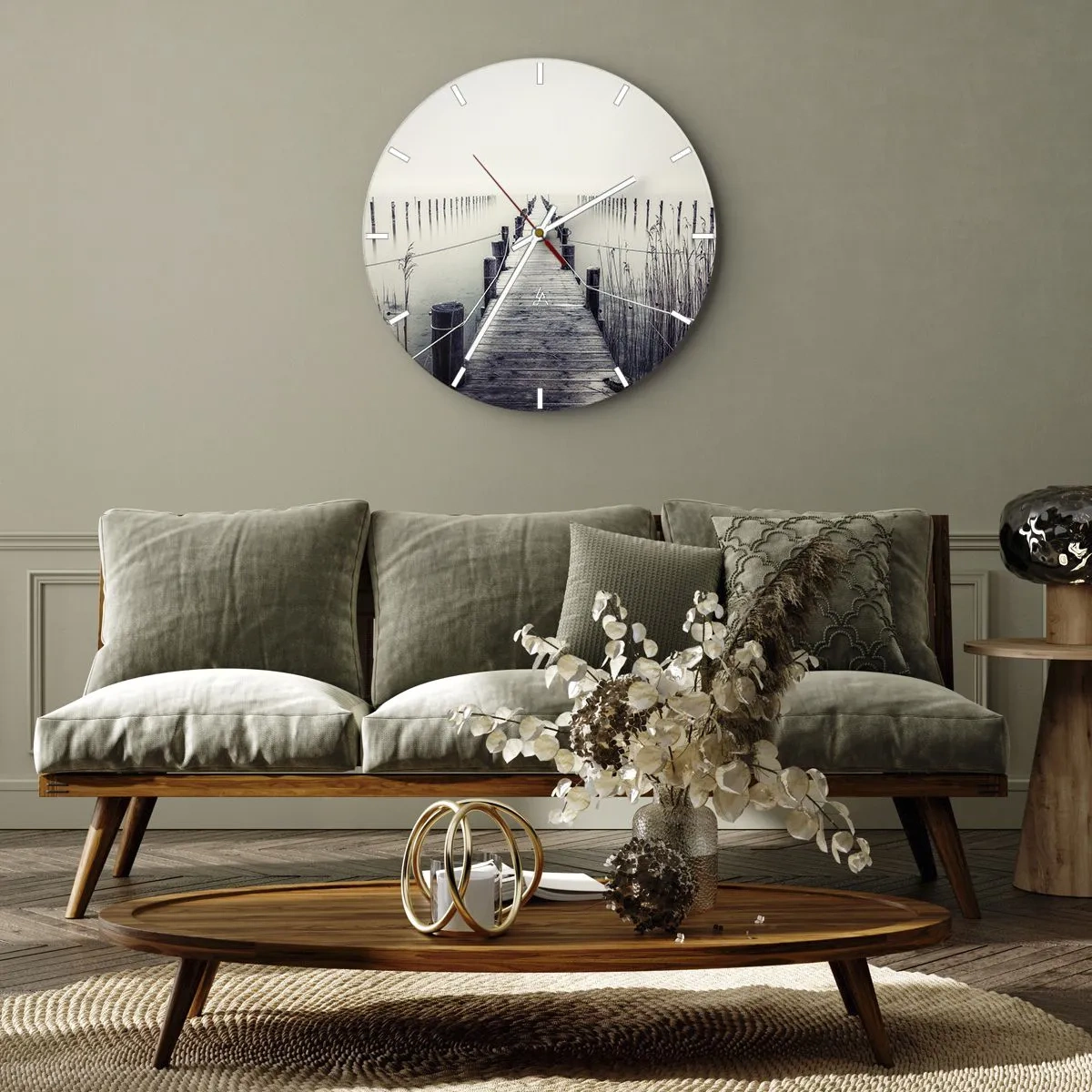 Reloj de pared - Reloj de vidrio - Un embarcadero de madera en un paisaje brumoso sobre el agua. - 30x30cm - Sumergirse en la paz - Decoración de pared moderna para salón, cocina y dormitorio ARTTOR