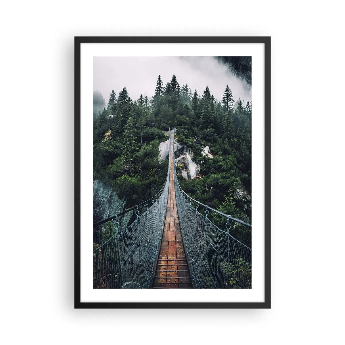 Póster en marco negro - Un puente colgante a través de un bosque denso y brumoso. - 50x70cm - Solo para águilas - Decoración de pared moderna para salón y dormitorio ARTTOR