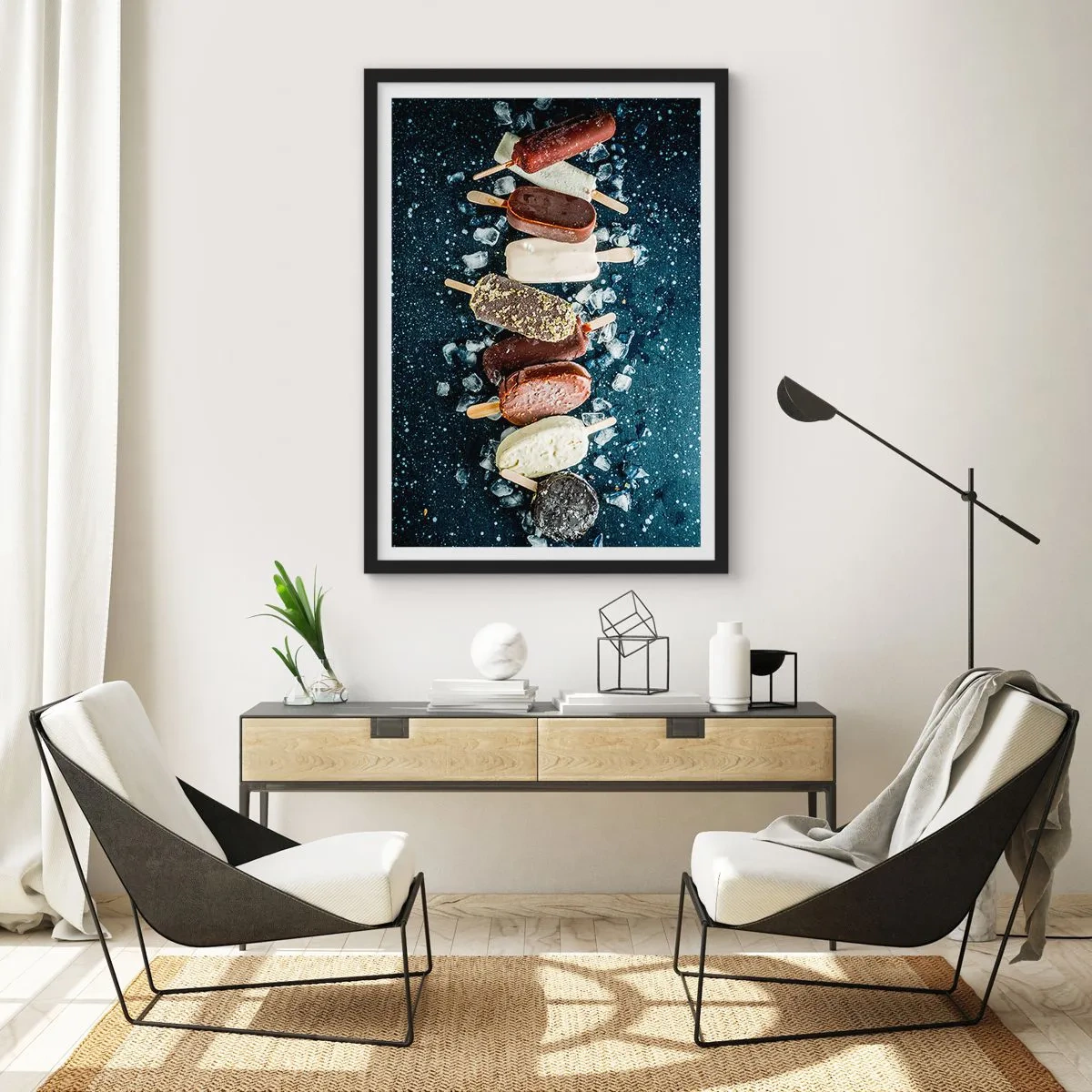 Póster en marco negro - Paletas variadas rodeadas de hielo contra un cielo oscuro - 50x70cm - El sabor del verano caluroso - Decoración de pared moderna para salón y dormitorio ARTTOR