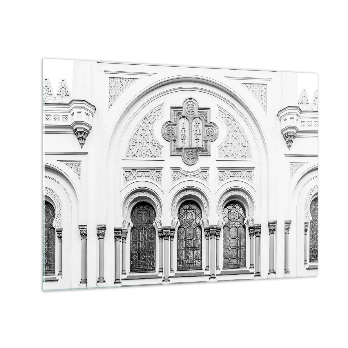Cuadro sobre vidrio - Impresiones sobre Vidrio - La fachada de un edificio histórico con ventanas y detalles decorativos. - 70x50cm - En la frontera de las culturas - Decoración de pared moderna para salón y dormitorio ARTTOR