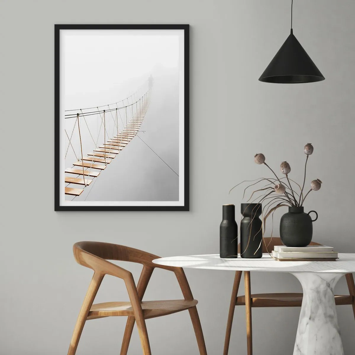 Póster en marco negro - Un puente colgante ahogado en la niebla - 50x70cm - ¿Adónde le llevará? - Decoración de pared moderna para salón y dormitorio ARTTOR