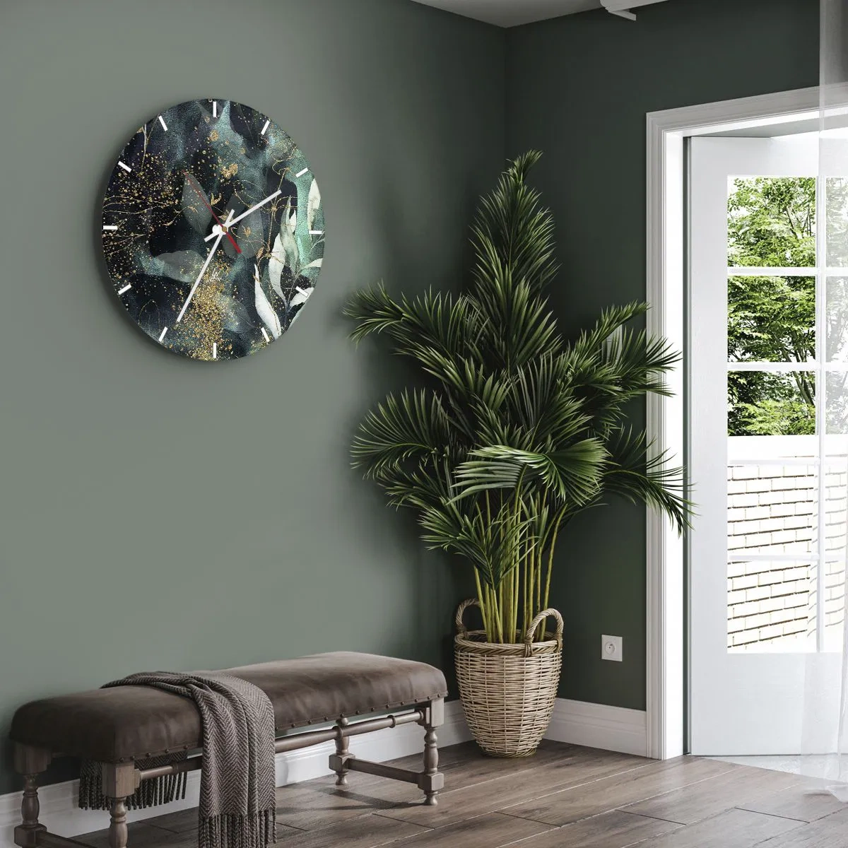 Reloj de pared - Reloj de vidrio - Hojas verdes y acentos dorados sobre un fondo oscuro. - 30x30cm - Jardín encantado - Decoración de pared moderna para salón, cocina y dormitorio ARTTOR