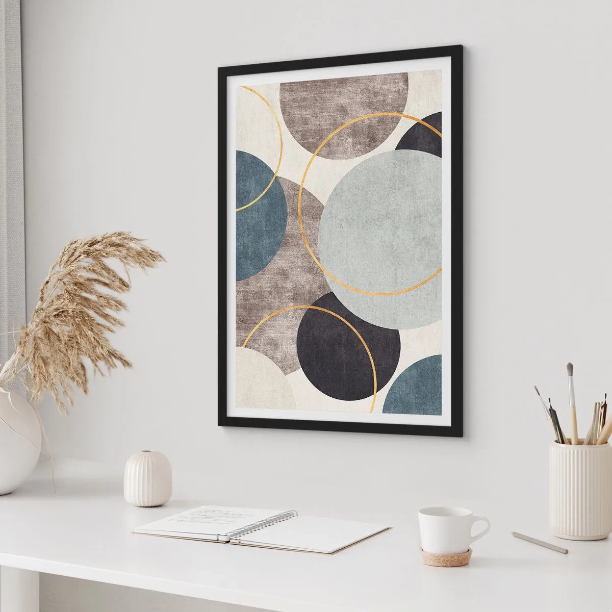 Póster en marco negro - Composición geométrica abstracta con círculos en tonos azules. - 50x70cm - Círculo tras círculo - Decoración de pared moderna para salón y dormitorio ARTTOR