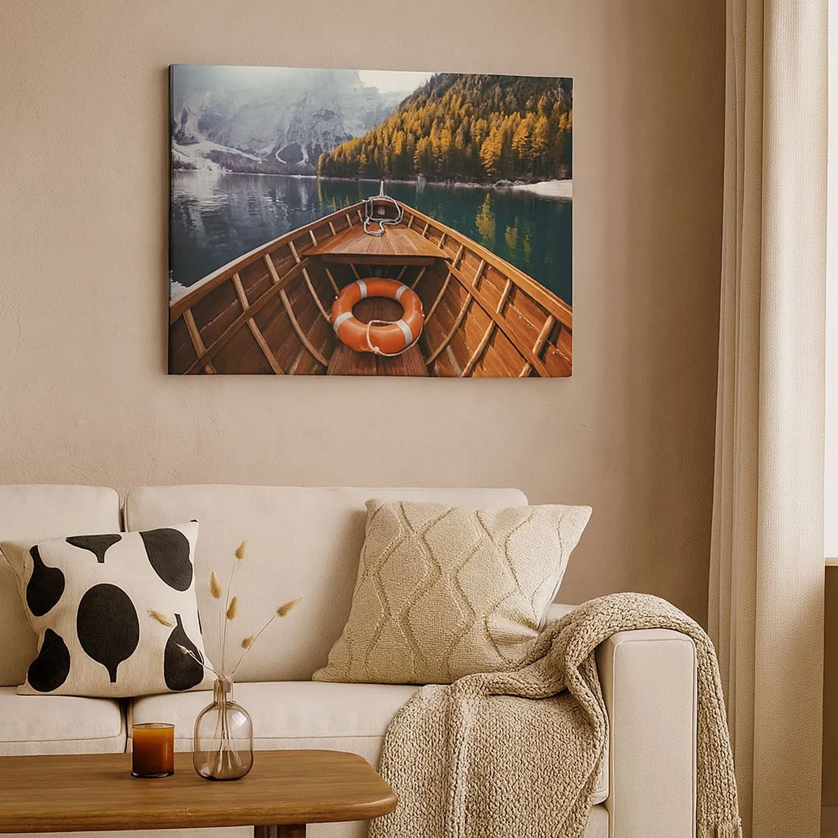 Cuadro sobre lienzo - Impresión de Imagen - Un barco de madera en un lago de montaña rodeado de bosque. - 70x50cm - Viaje a la montaña - Decoración de pared moderna para salón y dormitorio ARTTOR