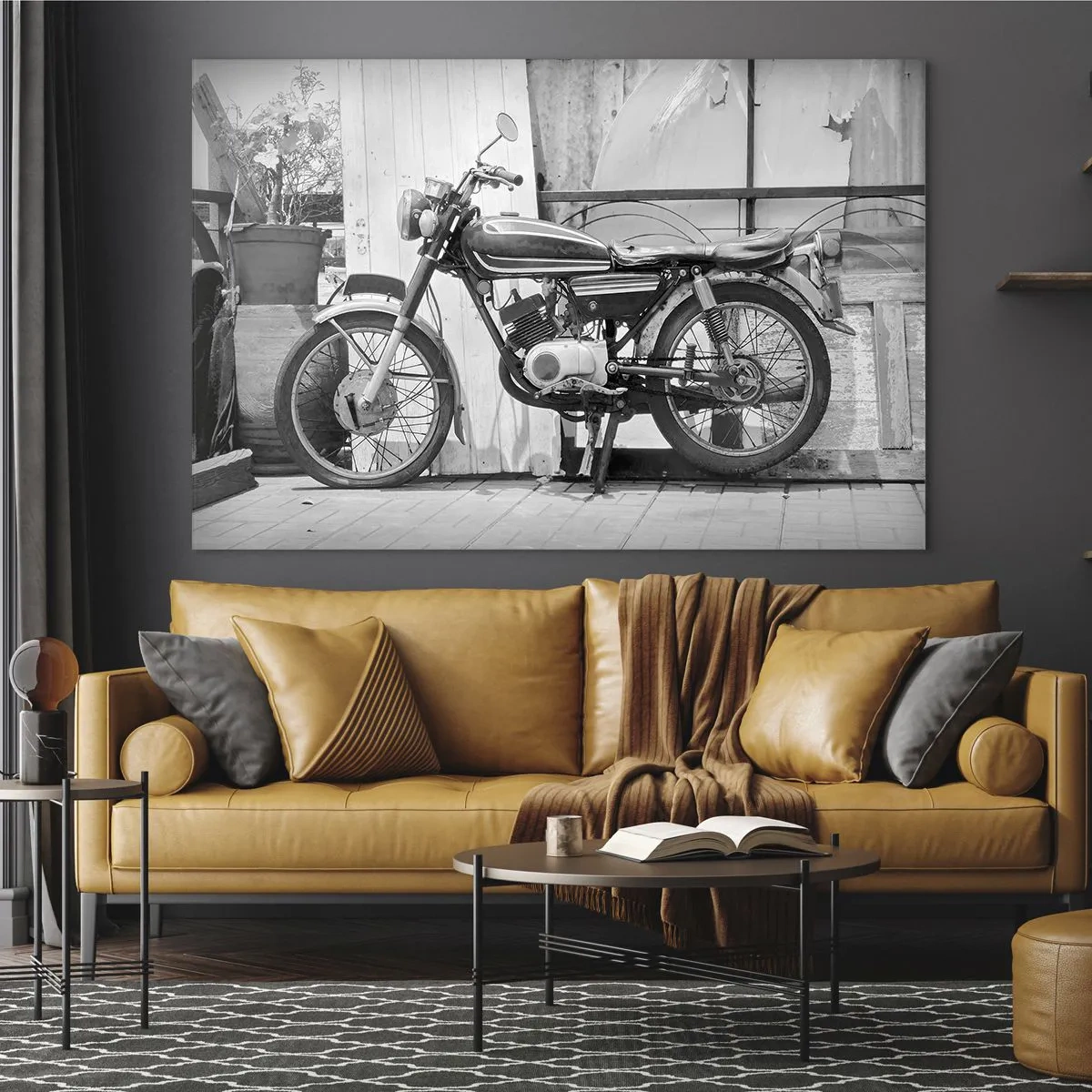 Cuadro sobre vidrio - Impresiones sobre Vidrio - Una motocicleta de estilo retro apoyada contra una pared de madera. - 70x50cm - Los clásicos por encima de todo - Decoración de pared moderna para salón y dormitorio ARTTOR