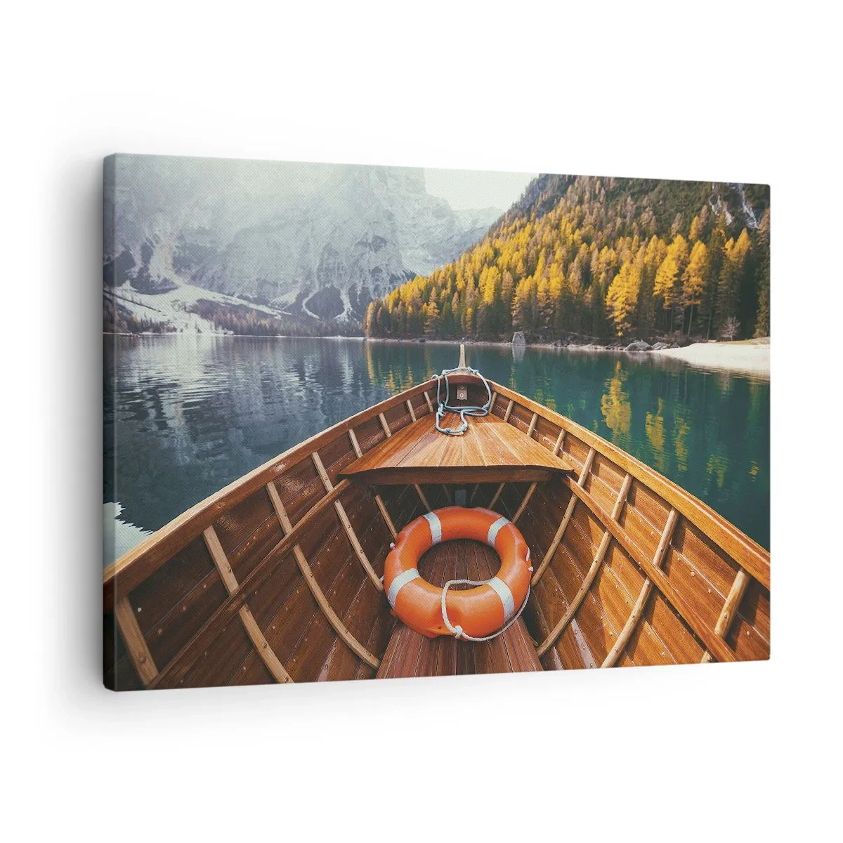 Cuadro sobre lienzo - Impresión de Imagen - Un barco de madera en un lago de montaña rodeado de bosque. - 70x50cm - Viaje a la montaña - Decoración de pared moderna para salón y dormitorio ARTTOR
