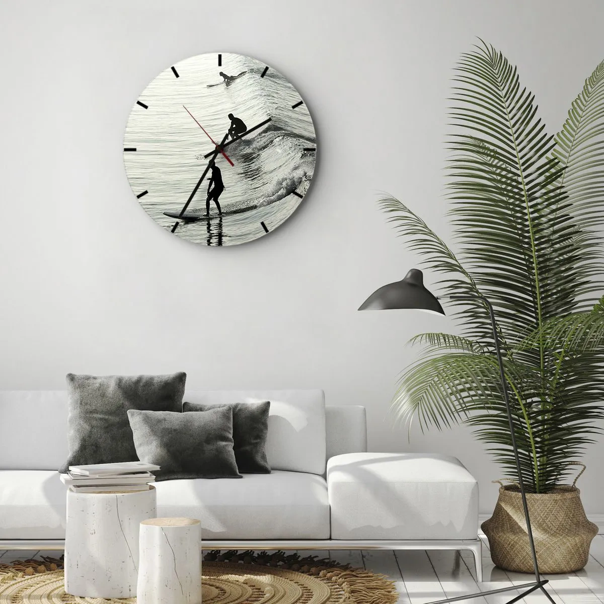 Reloj de pared - Reloj de vidrio - Surfistas cogiendo olas matutinas en un mar tranquilo - 30x30cm - Al encuentro de la ola - Decoración de pared moderna para salón, cocina y dormitorio ARTTOR