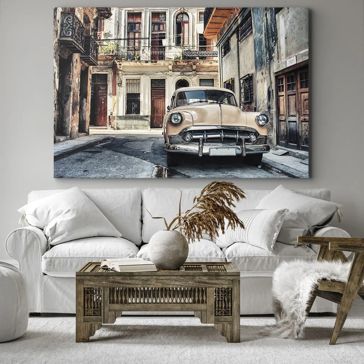 Cuadro sobre lienzo - Impresión de Imagen - Un coche clásico con la arquitectura urbana como telón de fondo - 70x50cm - Siesta en La Habana - Decoración de pared moderna para salón y dormitorio ARTTOR