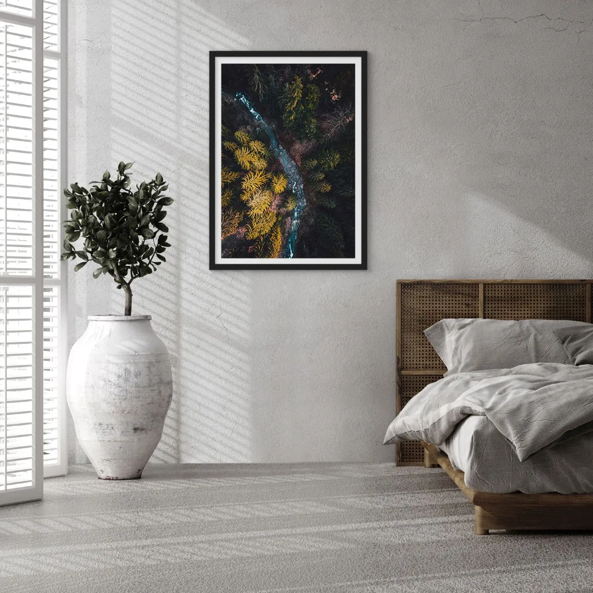 Póster en marco negro - Una vista de pájaro de un arroyo forestal. - 50x70cm - Rápido, cada vez más rápido - Decoración de pared moderna para salón y dormitorio ARTTOR