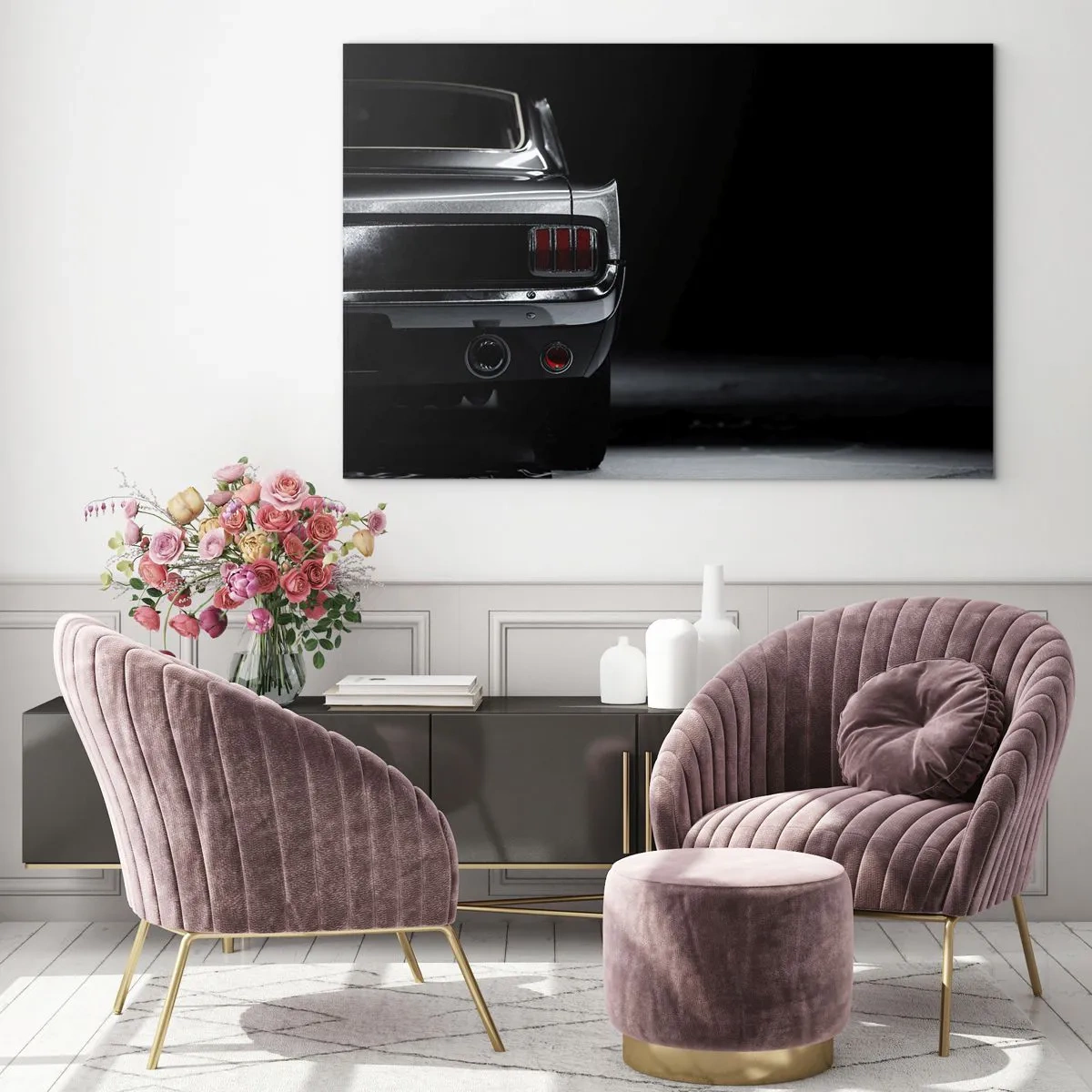 Cuadro sobre vidrio - Impresiones sobre Vidrio - La parte trasera de un coche clásico en un interior oscuro y elegante. - 70x50cm - El encanto de los clásicos - Decoración de pared moderna para salón y dormitorio ARTTOR