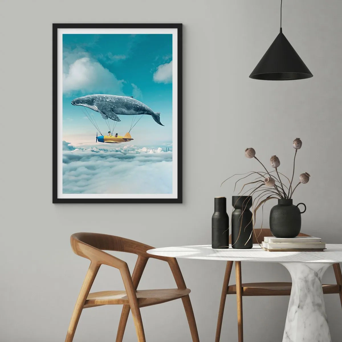 Póster en marco negro - Una imagen fantástica de una ballena levantando un avión por encima de las nubes. - 50x70cm - ¿Por qué no? - Decoración de pared moderna para salón y dormitorio ARTTOR