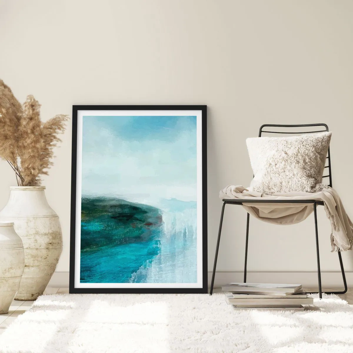 Póster en marco negro - Un paisaje pintoresco con un acantilado sobre el agua en tonos azules. - 50x70cm - Abstracción marina - Decoración de pared moderna para salón y dormitorio ARTTOR