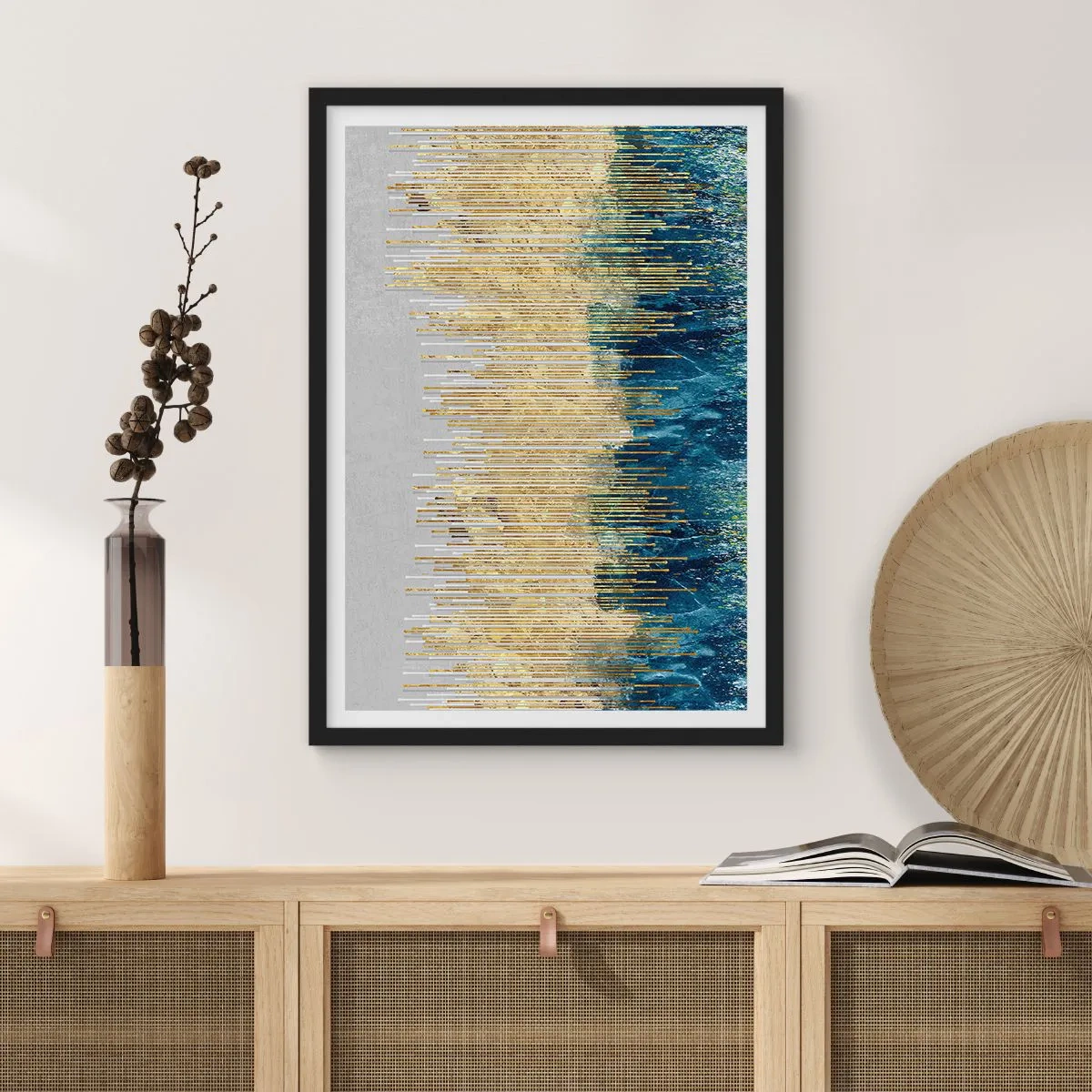 Póster en marco negro - Una composición abstracta inspirada en una playa dorada y el océano. - 50x70cm - Frontera de líneas doradas - Decoración de pared moderna para salón y dormitorio ARTTOR