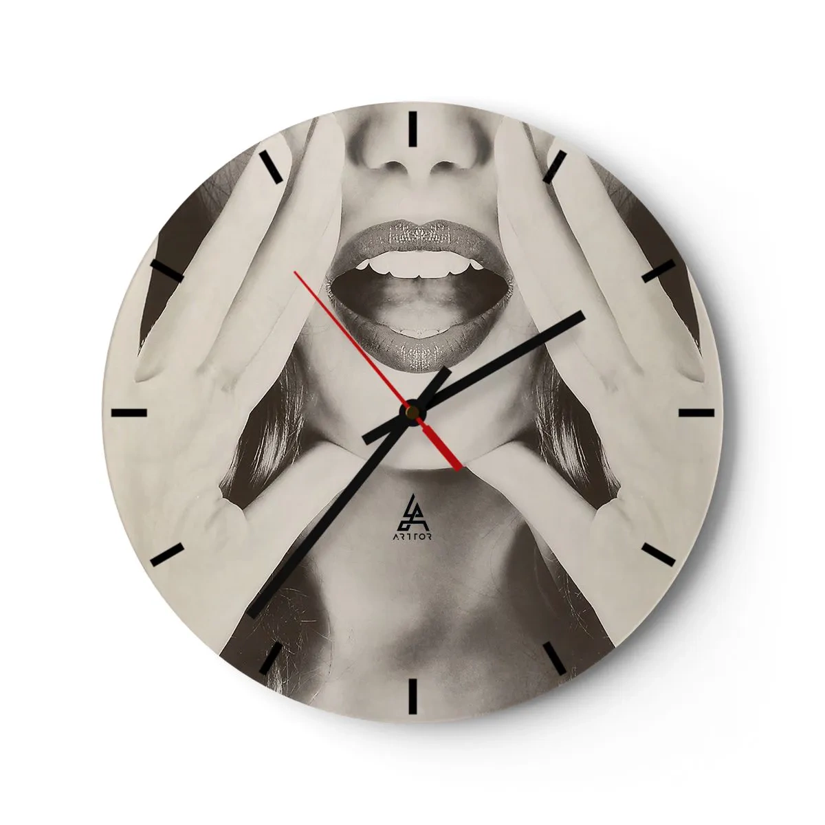Reloj de pared - Reloj de vidrio - Fotografía artística en sepia de la boca y las manos de una mujer. - 30x30cm - ¡Ya estoy en camino! - Decoración de pared moderna para salón, cocina y dormitorio ARTTOR