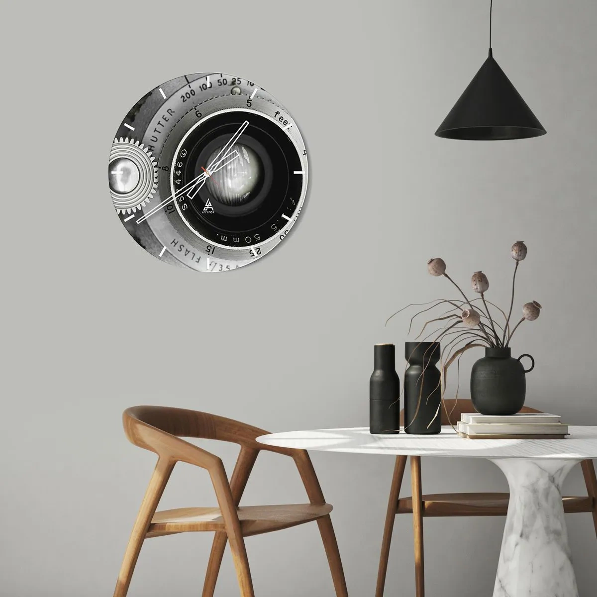 Reloj de pared - Reloj de vidrio - Primer plano de la lente de una cámara en blanco y negro - 30x30cm - Una historia de Hollywood - Decoración de pared moderna para salón, cocina y dormitorio ARTTOR