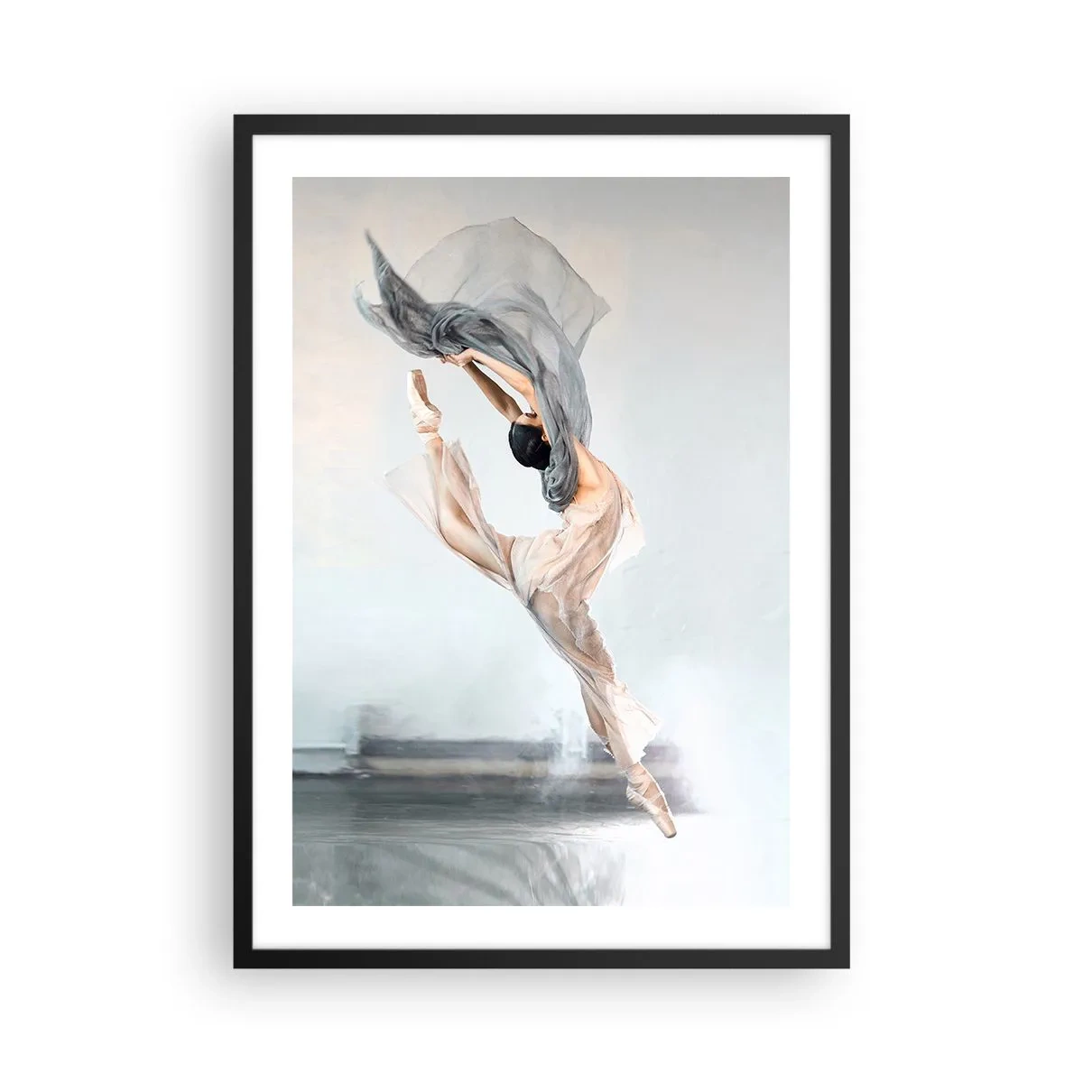 Póster en marco negro - Una bailarina bailando con un delicado chal sobre un fondo claro. - 50x70cm - En el arrebato de la danza - Decoración de pared moderna para salón y dormitorio ARTTOR