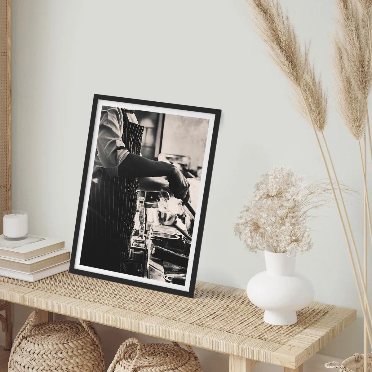 Póster en marco negro - Fotografía en blanco y negro de un chef en el trabajo. - 50x70cm - Alquimia de sabores - Decoración de pared moderna para salón y dormitorio ARTTOR