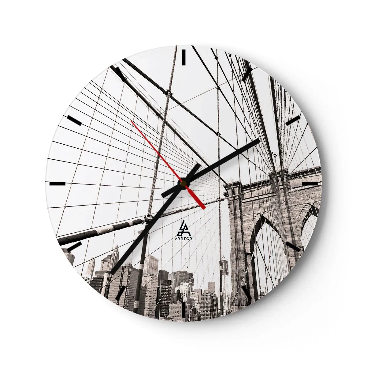 Reloj de pared - Reloj de vidrio - Una toma de un puente de cuerda con el horizonte de la ciudad de fondo en tonos de gris. - 30x30cm - Catedral de Nueva York - Decoración de pared moderna para salón, cocina y dormitorio ARTTOR