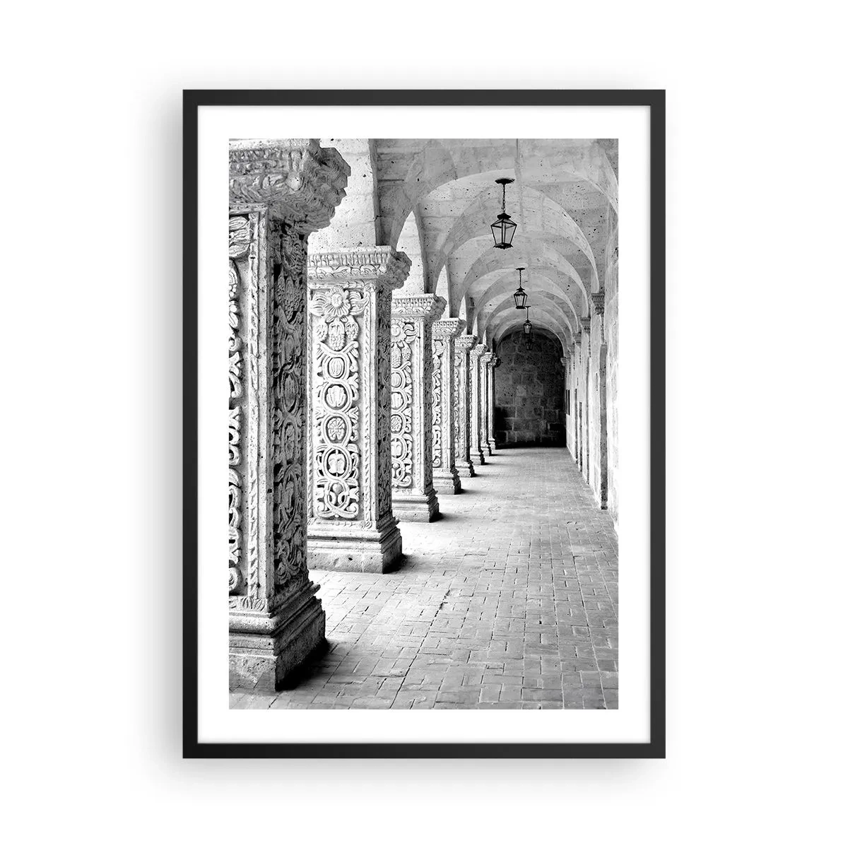 Póster en marco negro - Una fotografía en blanco y negro de un claustro histórico con columnas. - 50x70cm - ¿Y adónde nos llevará...? - Decoración de pared moderna para salón y dormitorio ARTTOR
