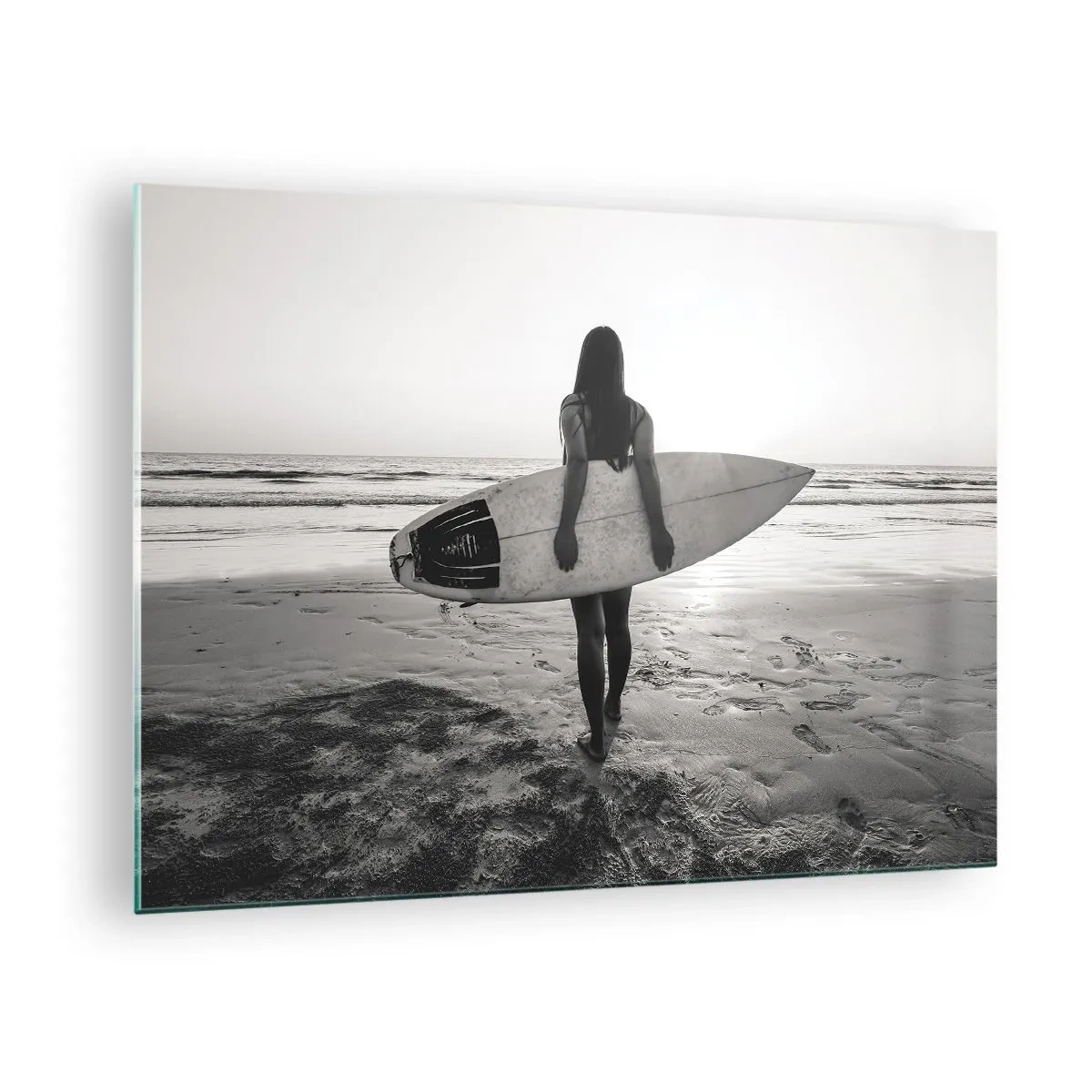 Cuadro sobre vidrio - Impresiones sobre Vidrio - Mujer con una tabla de surf en la playa al amanecer - 70x50cm - Hija de las olas marinas - Decoración de pared moderna para salón y dormitorio ARTTOR