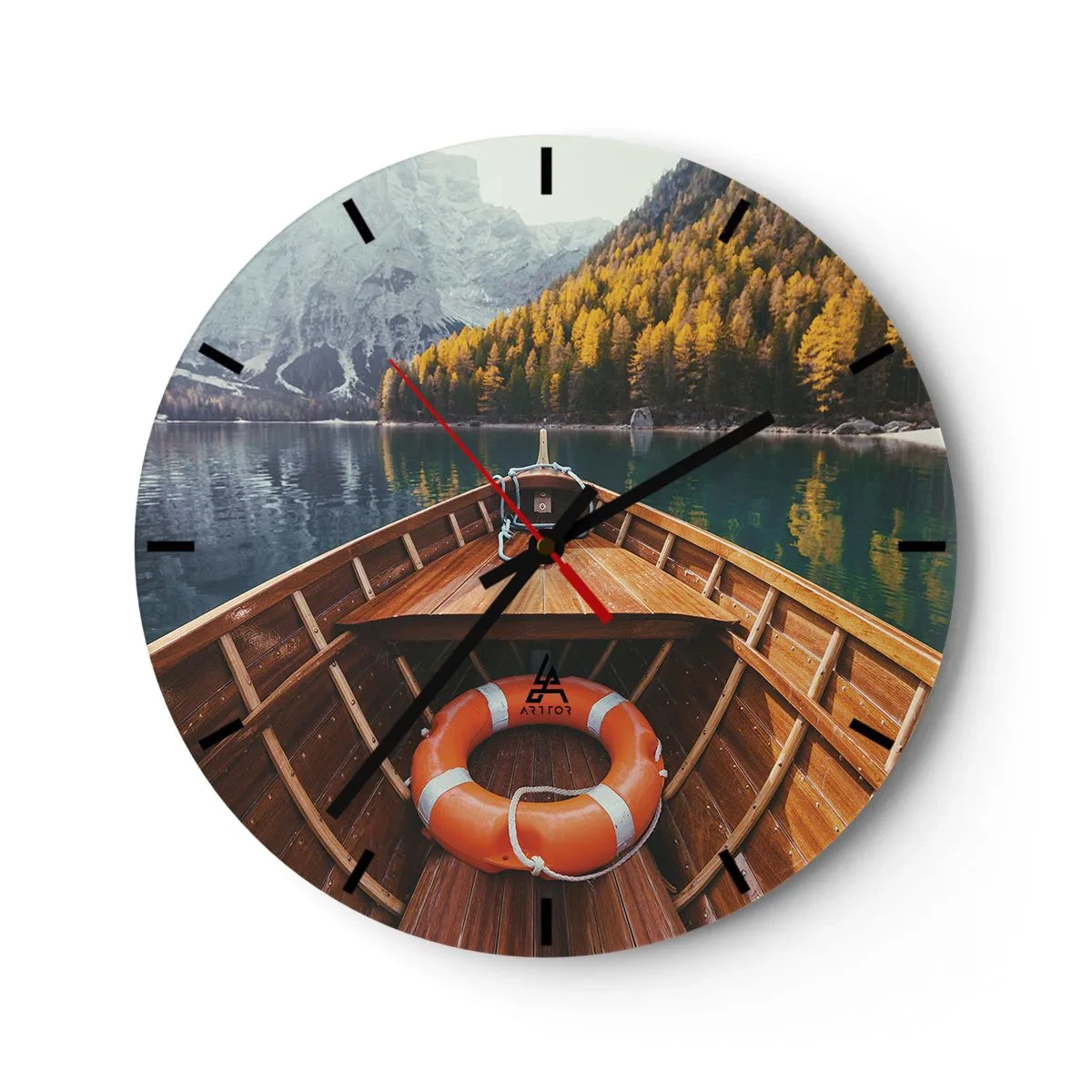 Reloj de pared - Reloj de vidrio - Vista desde el barco de un lago rodeado de montañas y bosques. - 30x30cm - Viaje a la montaña - Decoración de pared moderna para salón, cocina y dormitorio ARTTOR