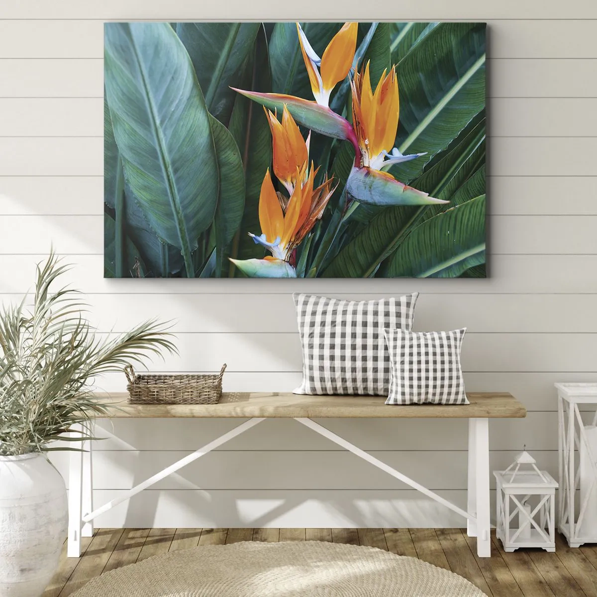 Cuadro sobre lienzo - Impresión de Imagen - Flores exóticas de strelitzia rodeadas de hojas verdes. - 70x50cm - ¿Es una flor o es un pájaro? - Decoración de pared moderna para salón y dormitorio ARTTOR