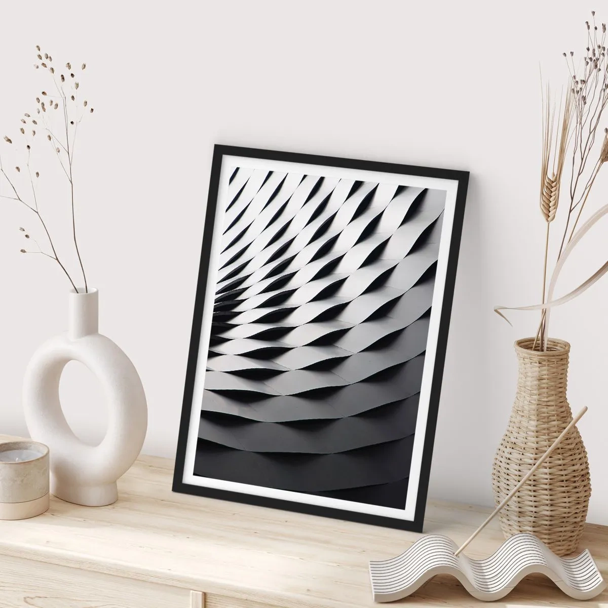 Póster en marco negro - Fotografía abstracta de una estructura con un patrón en blanco y negro. - 50x70cm - En la superficie de las ondas - Decoración de pared moderna para salón y dormitorio ARTTOR