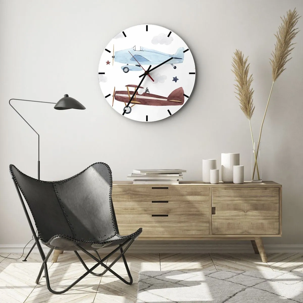 Reloj de pared - Reloj de vidrio - Ilustración de dos aviones de estilo retro sobre un fondo nublado - 30x30cm - ¡Piloto, estamos esperando! - Decoración de pared moderna para salón, cocina y dormitorio ARTTOR