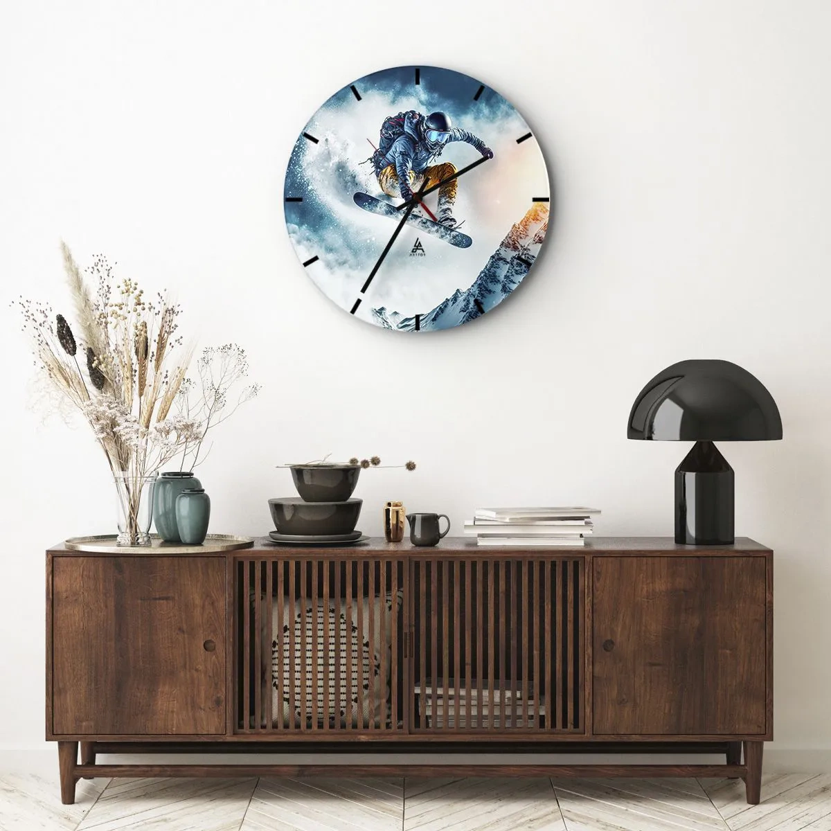 Reloj de pared - Reloj de vidrio - Un snowboarder en vuelo con el telón de fondo de montañas y una tormenta de nieve. - 30x30cm - Emociones extremas - Decoración de pared moderna para salón, cocina y dormitorio ARTTOR