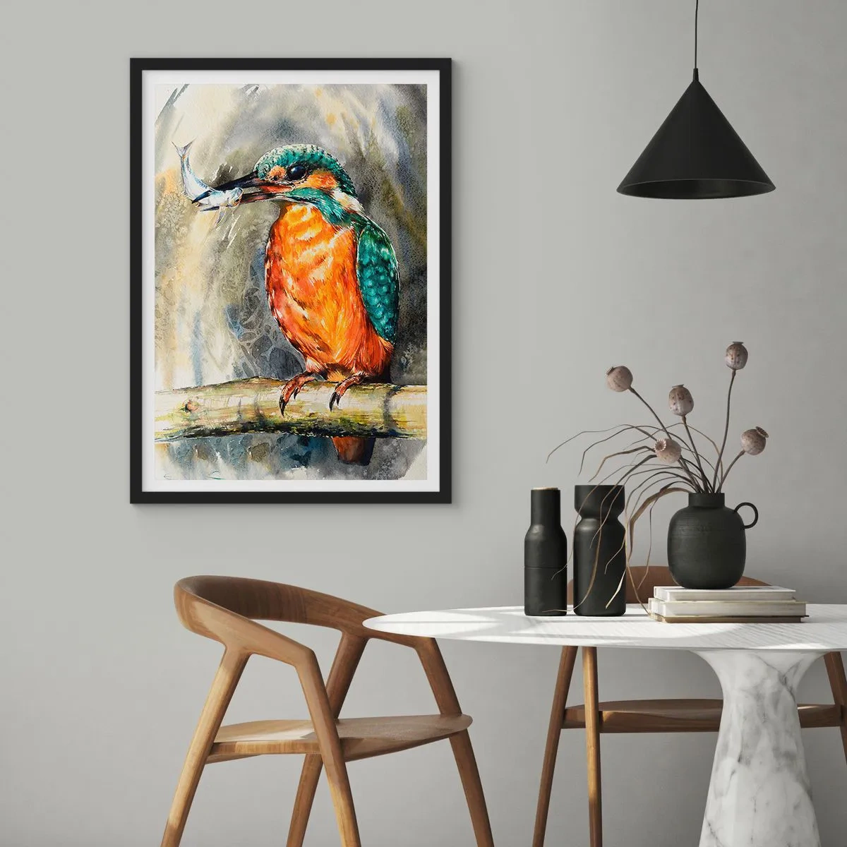 Póster en marco negro - Un león acuático sosteniendo un pez frente a un paisaje natural en estilo acuarela. - 50x70cm - La ley de la naturaleza - Decoración de pared moderna para salón y dormitorio ARTTOR