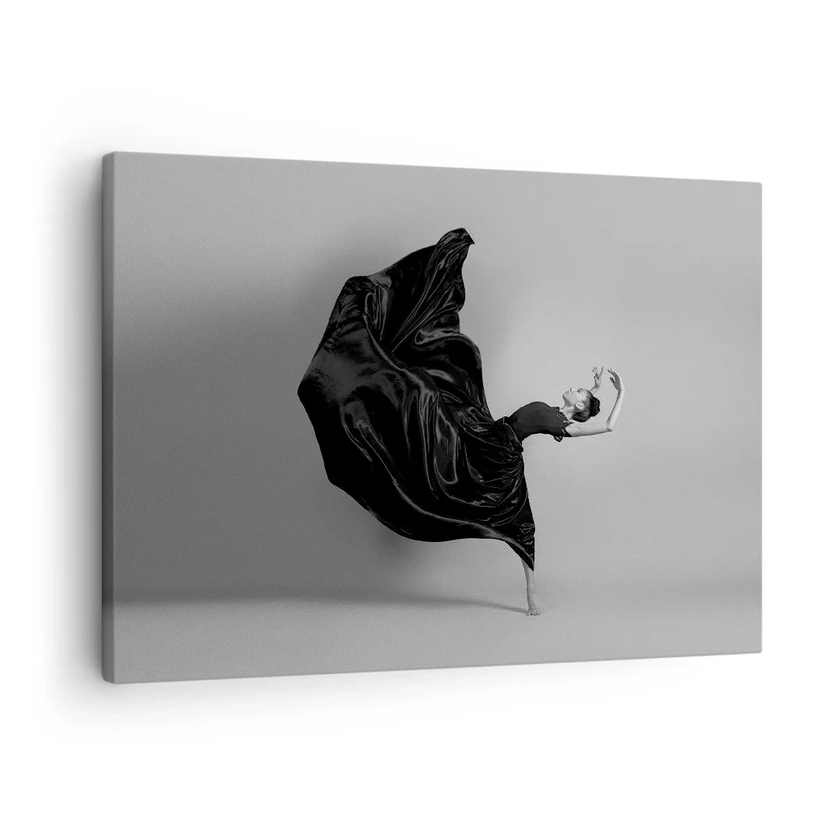 Cuadro sobre lienzo - Impresión de Imagen - Una elegante bailarina con un vestido negro en movimiento. - 70x50cm - La música da alas - Decoración de pared moderna para salón y dormitorio ARTTOR