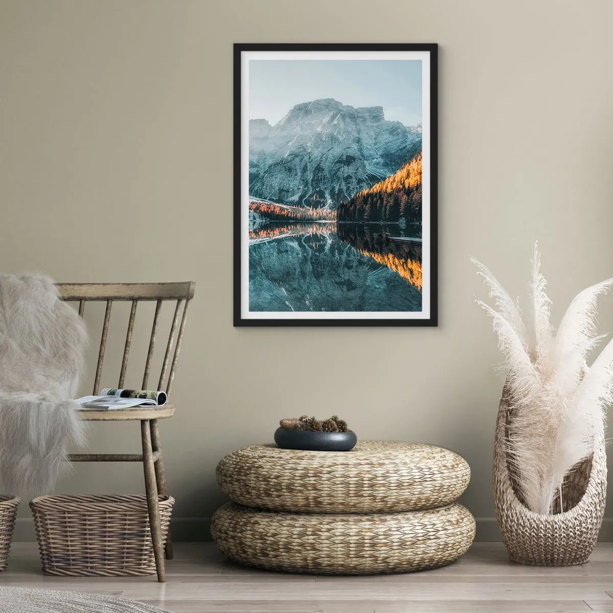 Póster en marco negro - Paisaje de montaña reflejado en el lago al atardecer - 50x70cm - Paisaje en el espejo - Decoración de pared moderna para salón y dormitorio ARTTOR