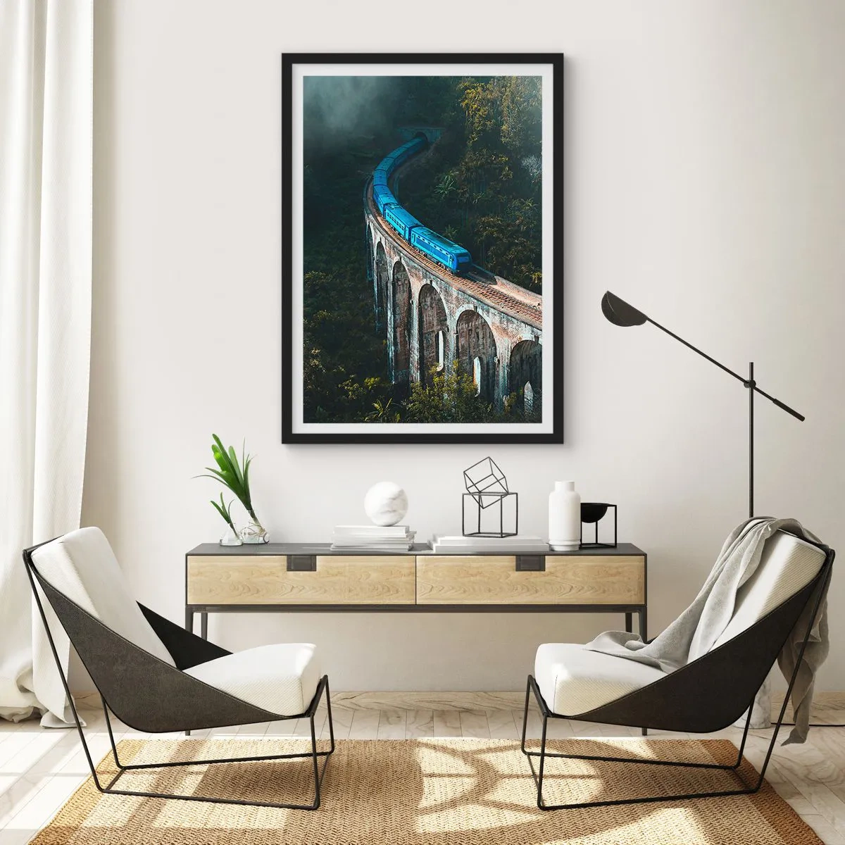 Póster en marco negro - Un tren azul pasando por un pintoresco viaducto. - 50x70cm - Vías sobre la naturaleza - Decoración de pared moderna para salón y dormitorio ARTTOR