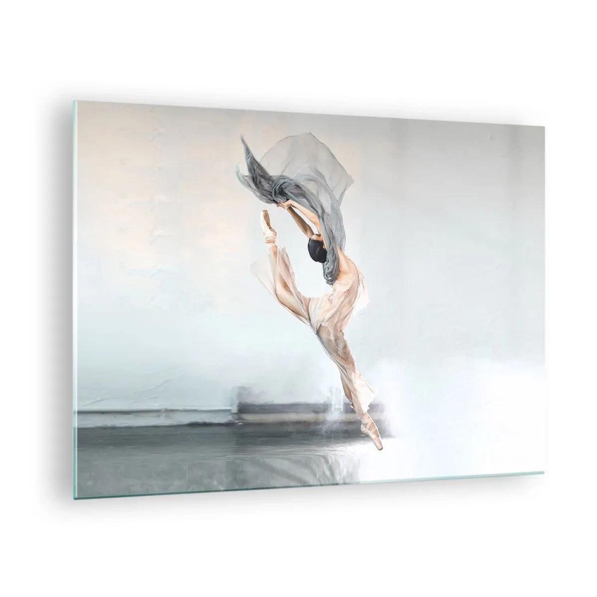 Cuadro sobre vidrio - Impresiones sobre Vidrio - Una bailarina realiza un salto dinámico bajo una luz suave. - 70x50cm - En el arrebato de la danza - Decoración de pared moderna para salón y dormitorio ARTTOR
