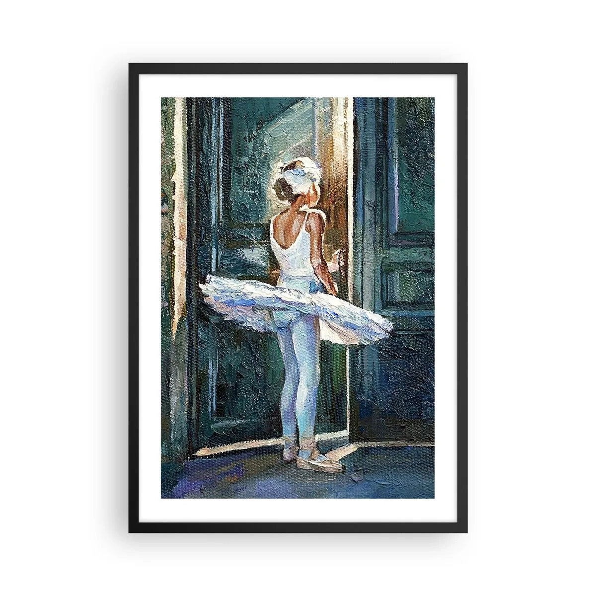 Póster en marco negro - Bailarina a la luz de una puerta en estilo impresionista. - 50x70cm - Antes del espectáculo - Decoración de pared moderna para salón y dormitorio ARTTOR